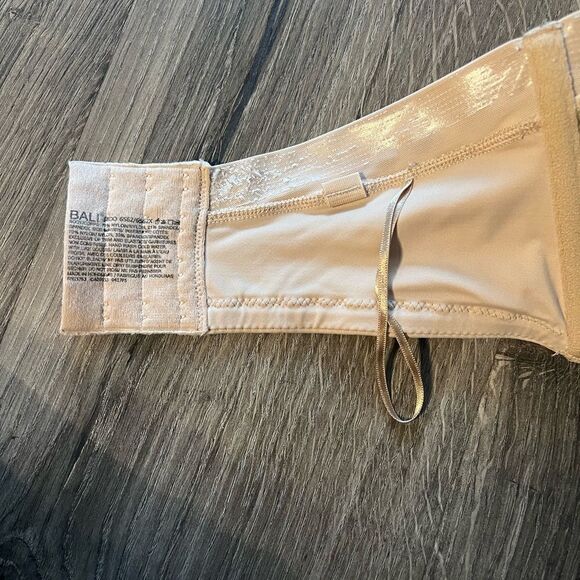 Bali® One Smooth U Underwire 8-Way Convertible Bra DF6562 - Picture 4 of 6